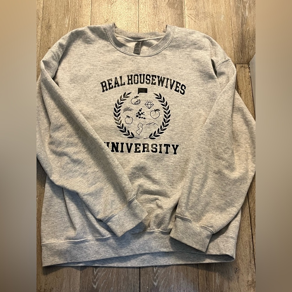 Real Housewives University Crewneck Sweatshirt Adult Sz Large - Picture 4 of 5